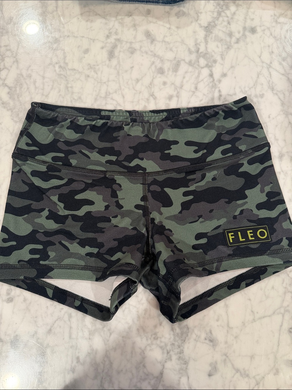 Fleo Women's Green Camo Athletic Shorts Small
